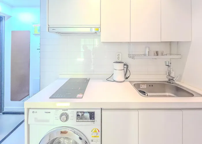 In Seoul, 3 Min To Station, New Apt, 3 Air Conditioners, Elevator, Rooftop, Quiet & Cozy *