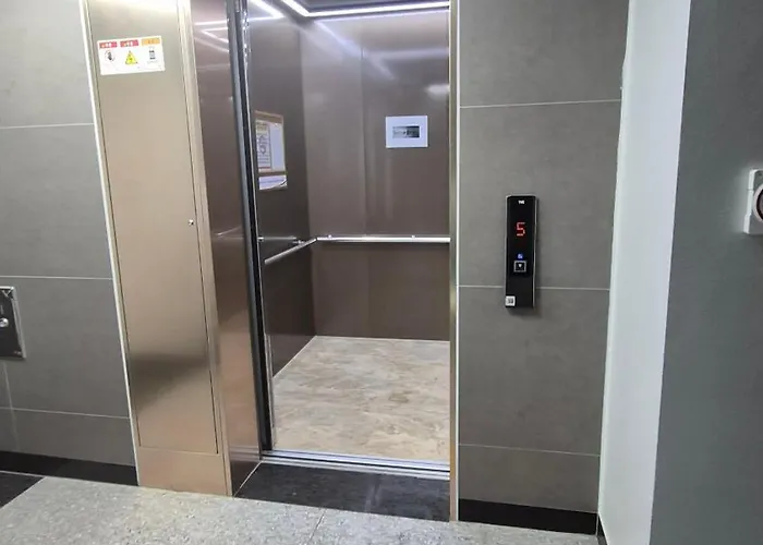In Seoul, 3 Min To Station, New Apt, 3 Air Conditioners, Elevator, Rooftop, Quiet & Cozy *