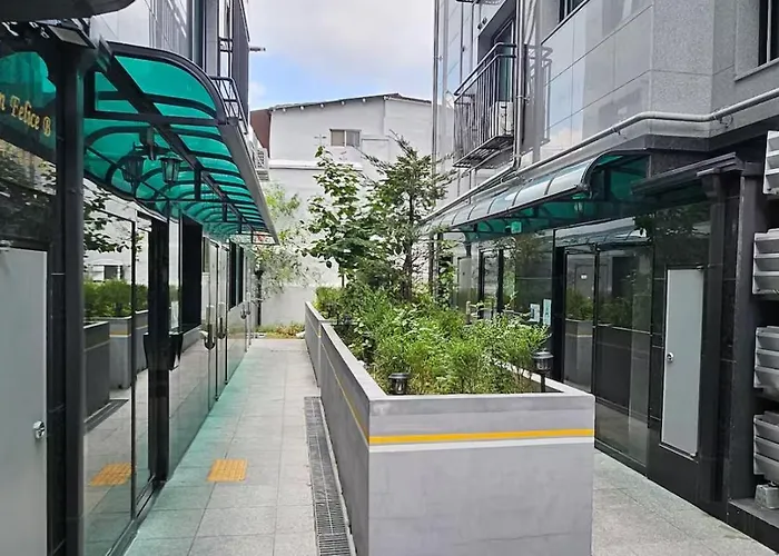 In Seoul, 3 Min To Station, New Apt, 3 Air Conditioners, Elevator, Rooftop, Quiet & Cozy
