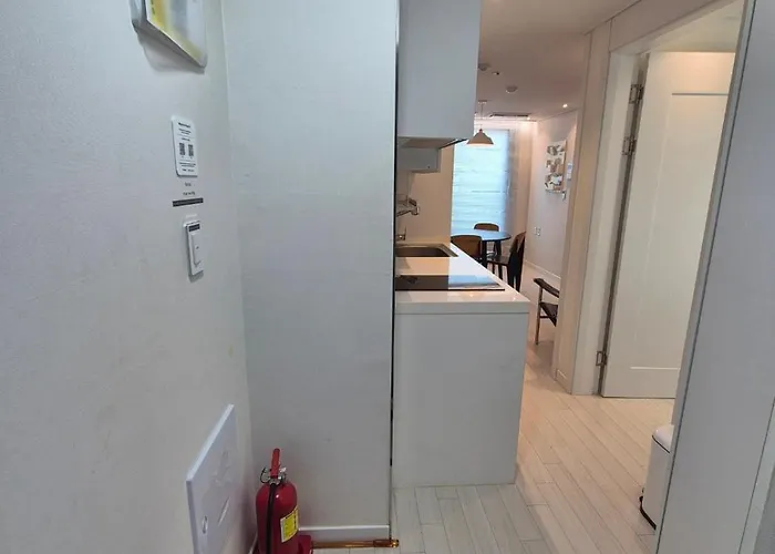 In Seoul, 3 Min To Station, New Apt, 3 Air Conditioners, Elevator, Rooftop, Quiet & Cozy Villa