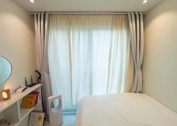 In Seoul, 3 Min To Station, New Apt, 3 Air Conditioners, Elevator, Rooftop, Quiet & Cozy Villa