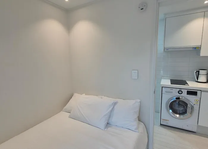 In Seoul, 3 Min To Station, New Apt, 3 Air Conditioners, Elevator, Rooftop, Quiet & Cozy Villa *