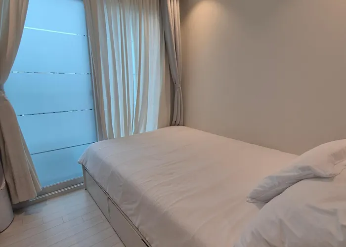 In Seoul, 3 Min To Station, New Apt, 3 Air Conditioners, Elevator, Rooftop, Quiet & Cozy Seoul