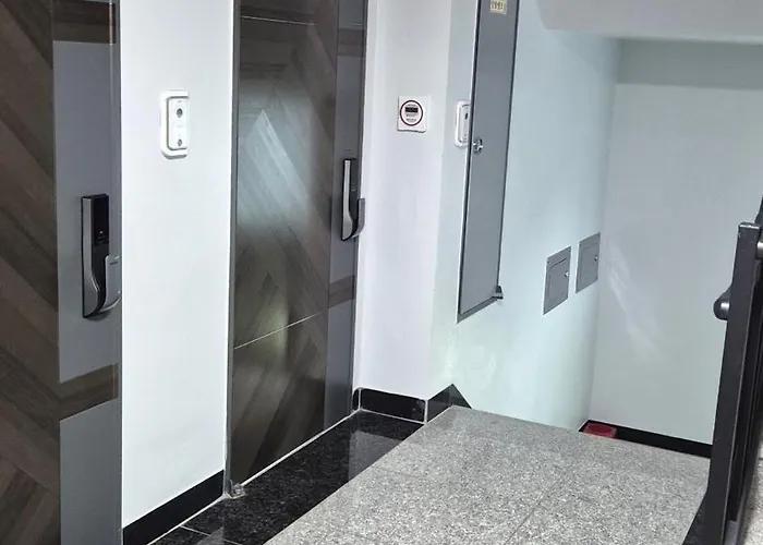 Villa In Seoul, 3 Min To Station, New Apt, 3 Air Conditioners, Elevator, Rooftop, Quiet & Cozy *