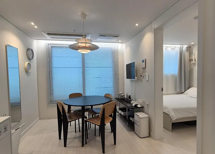 In Seoul, 3 Min To Station, New Apt, 3 Air Conditioners, Elevator, Rooftop, Quiet & Cozy * Seul